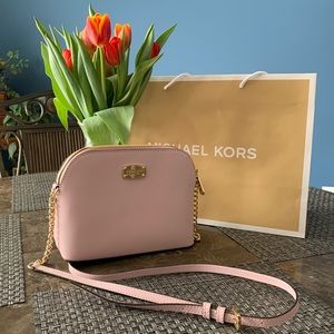 Michael Kors pink sling bag, like new, excellent condition.
